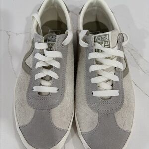 Vans Men’s Light Gray and White Suede Low-Top Sneakers